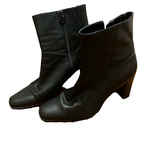CARESSA Women’s Black Low Bootie size 8 & 1/2 M. 3 inch heel